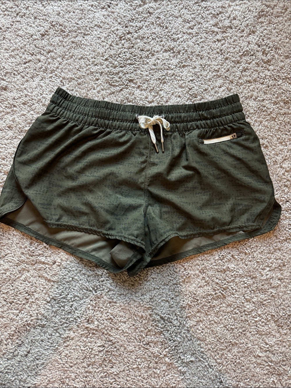 Vuori Clementine 2.0 Short 2.5" Size Medium